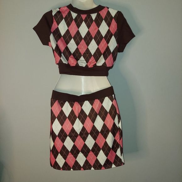 V Neck Argyle Pattern Tee & Skirt - Picture 7 of 10